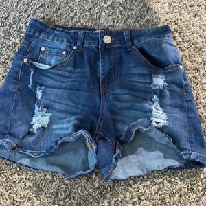 basic ripped jean shorts